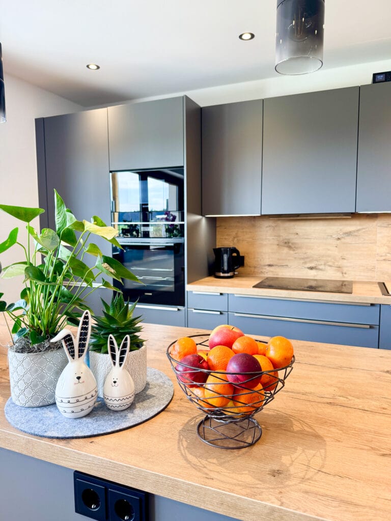 grau-antifingerprint-holz-kueche8