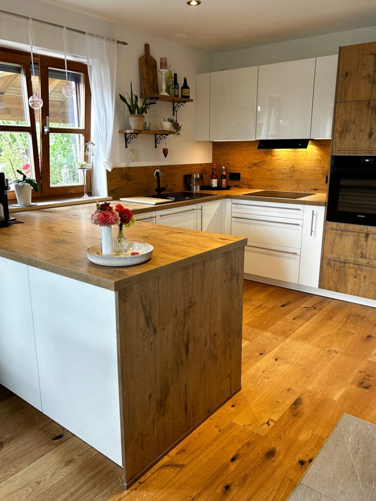 helle-holzkueche-mit-griff1
