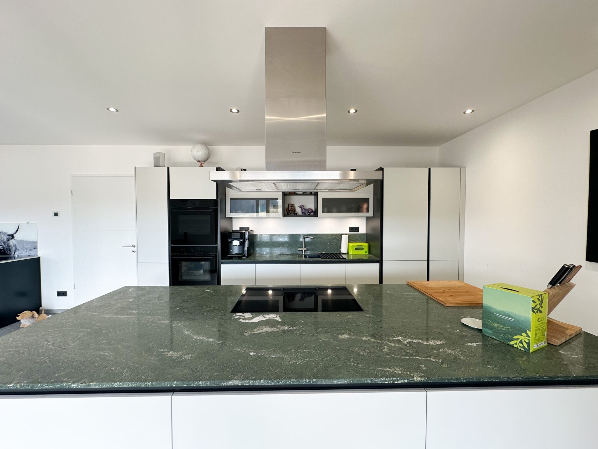 kueche-modern-hell-stein10