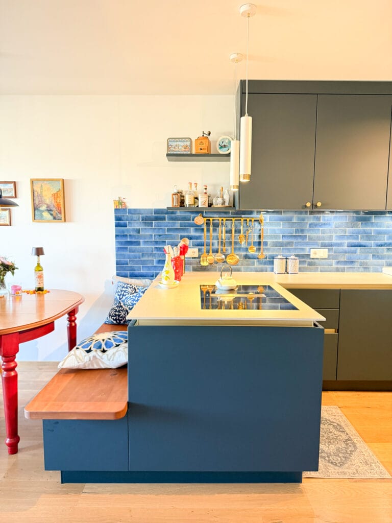 tiefblaue-moderne-kueche-grifflos4